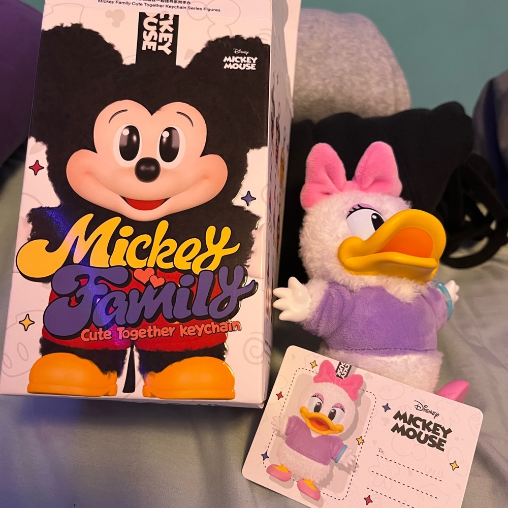 Mickey Family (Daisy Duck)